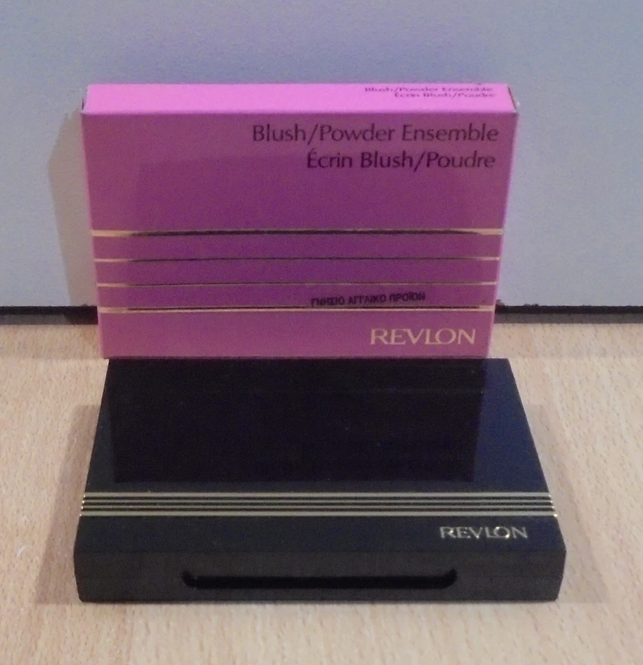REVLON VTG BLUSH / POWDER ENSEMBLE - Image 2 of 4