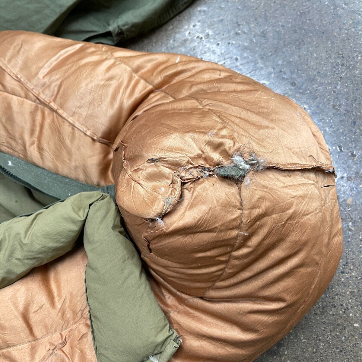 Vintage US Military M-1945 Mountain Regular Sleeping Bag Vintage US Military M-1945 Mountain Regular Sleeping Bag