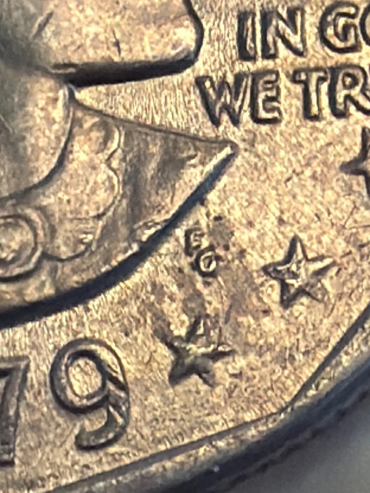 1979-P SBA $1 borde ancho Susan B. Anthony dólar. Foto 3 de 3