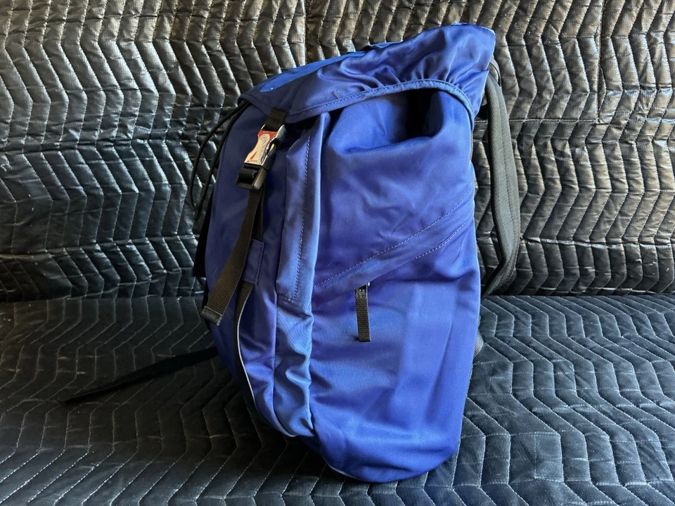 PRADA Backpack Â· Daypack  2VZ062 Backpack Triangle with logo Nylon blue - Image 4 of 4