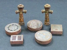 Plus Model 1/35 Sewer Hatches / Manhole Covers and Fire Hydrants (10 pieces) 143