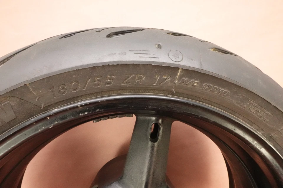 Llanta trasera Michelin 180/55 ZR17 2001-2003 Suzuki GSXR 600 GSXR600 Foto 3 de 4