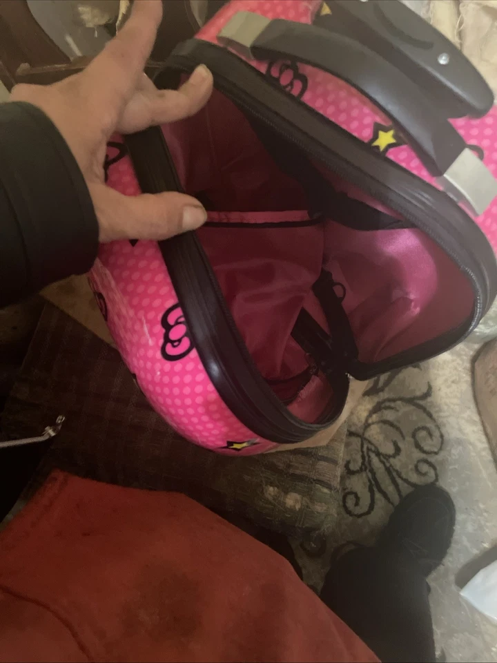 Hello Kitty Luggage Book Bag With Wheels And Handle Slightly Used 4 School. - Image 3 of 4