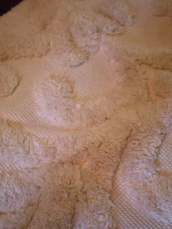 Frontgate Tufted Sculpted Ivory  Bath Rug Heat Able 22" X 41" POCKET BACK - Image 4 of 4