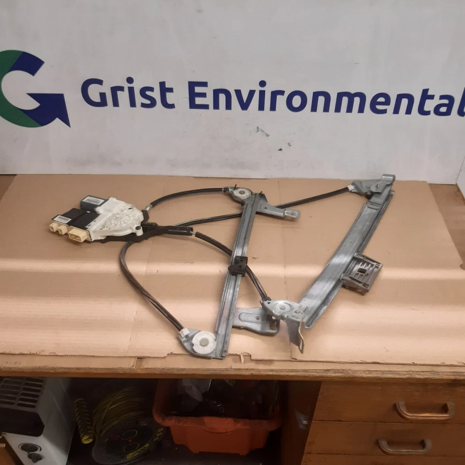 2006 PEUGEOT 307CC MK1 DRIVERS RIGHT FRONT WINDOW REGULATOR 9681589480  (B4E) - Image 2 of 4