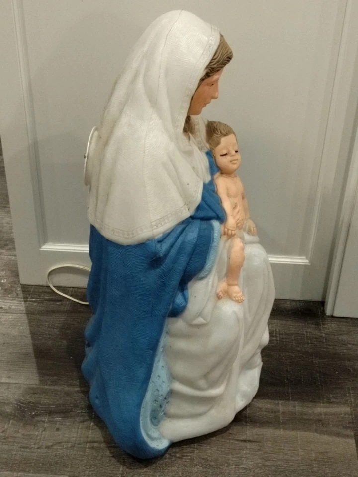 Molde soplado vintage, pesebre María y el Niño Jesús; Navidad 25” por TPI 1996/1997 Foto 4 de 4