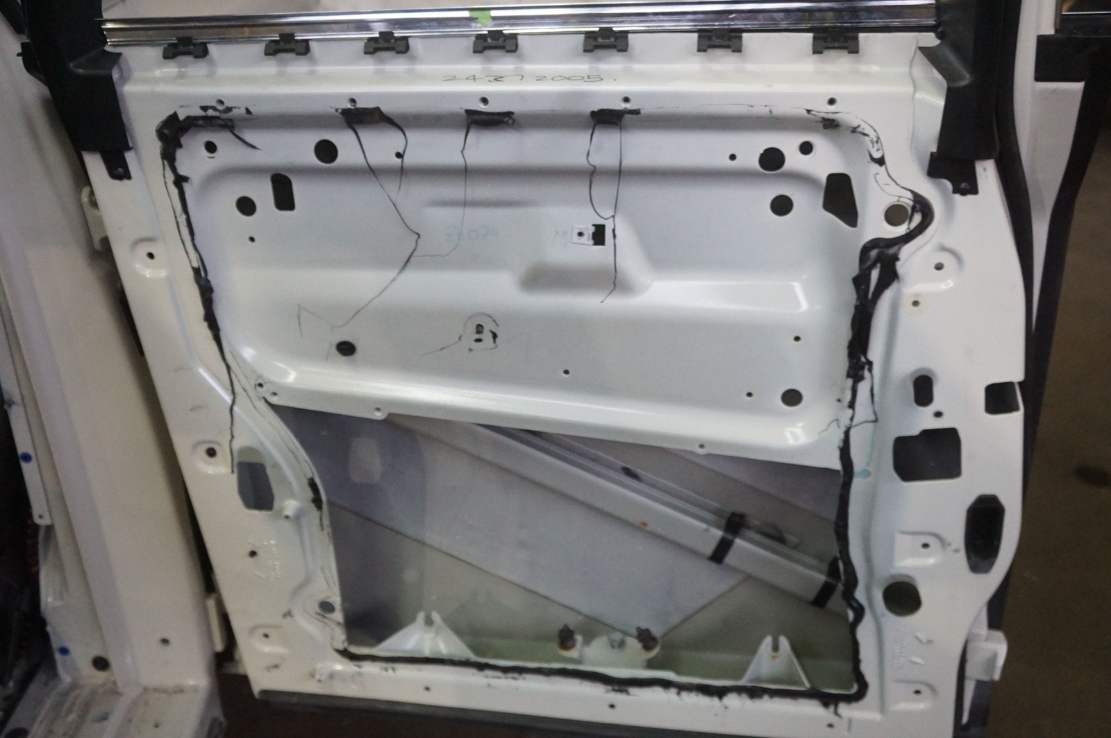Rear Left Door Shell White (R29) OEM 41527196673 Rolls Royce Phantom Vii 2006