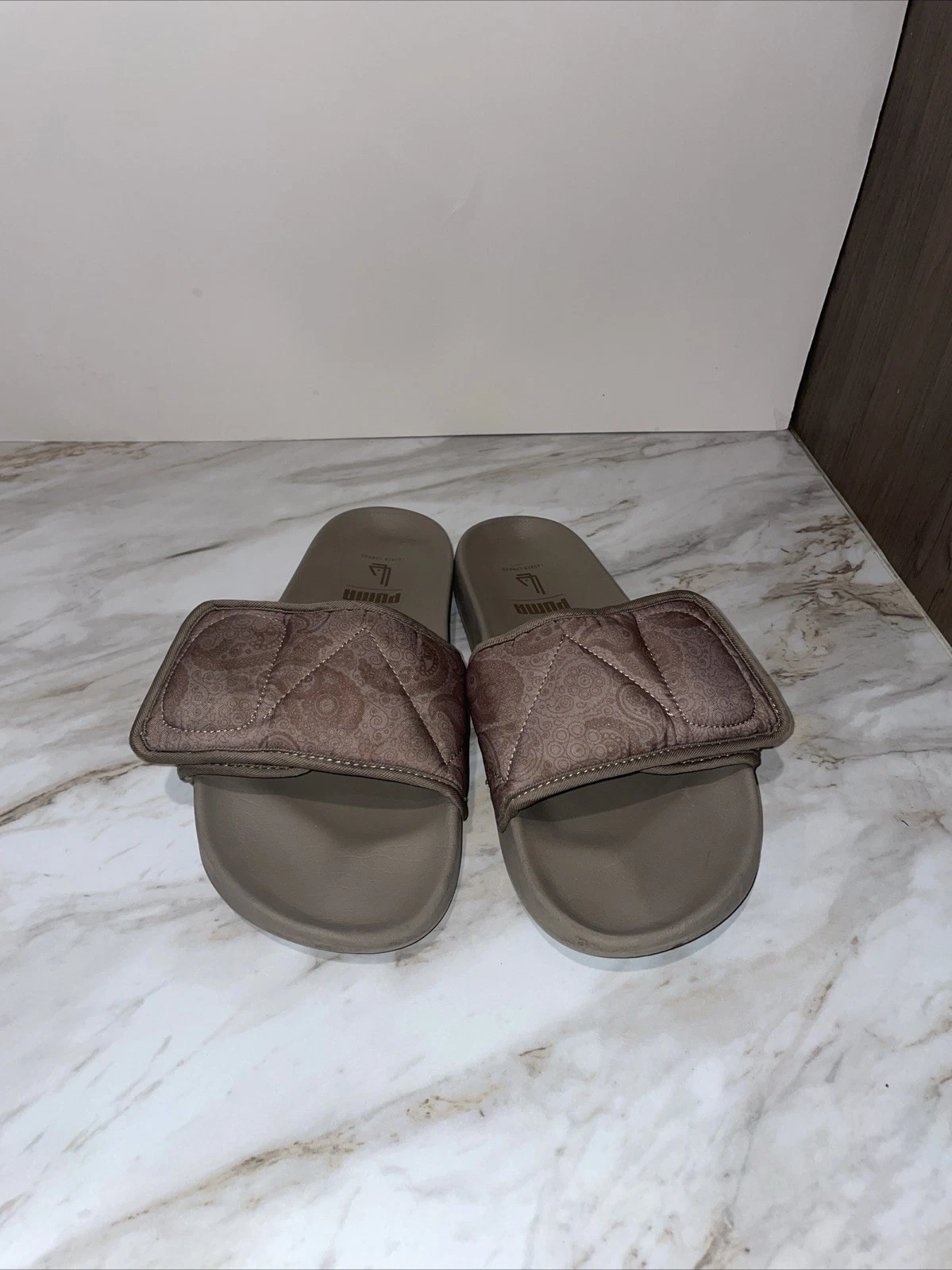 Puma Leadcat 2.0 X Lauren logo grafico Londra slide donna taglia 10M casual sabbia