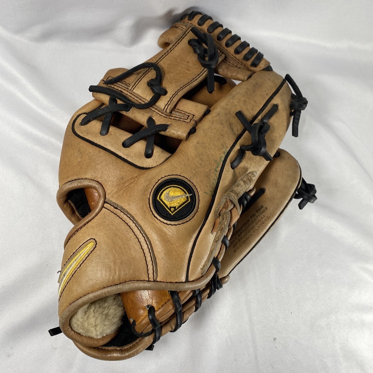 Nike Pro Gold 1175 Baseball Glove 11.75 Inches RHT Right