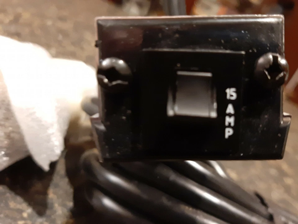 Brand new in original box...Hammond 15' Vertical 4 Outlet Electrical Power Strip - Image 2 of 4