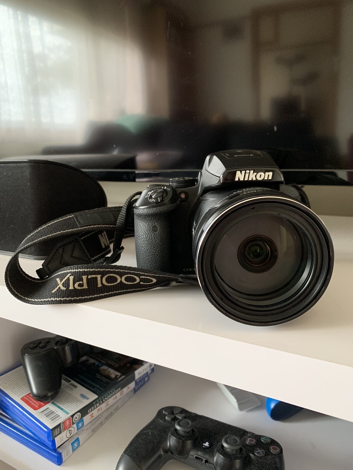 Nikon Coolpix P900 Digital Camera with 83x Optical Zoom + Lowepro Carry