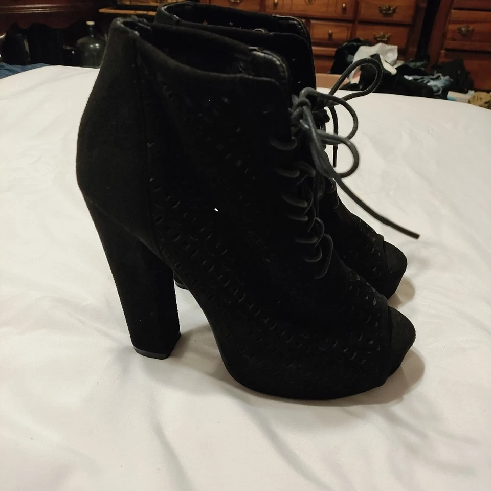 Tacones botín con cordones negros delicados talla 7 para mujer (5,5 pulgadas) Foto 2 de 4