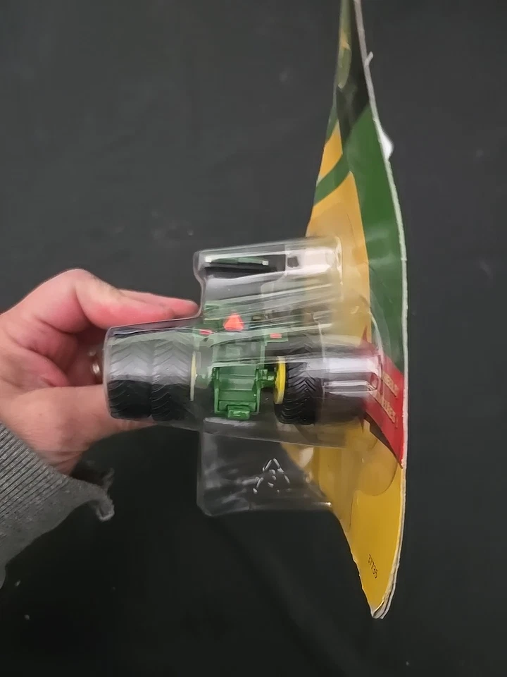 JOHN DEERE TRACTOR GRANDE 2011 ERTL  Foto 4 de 4