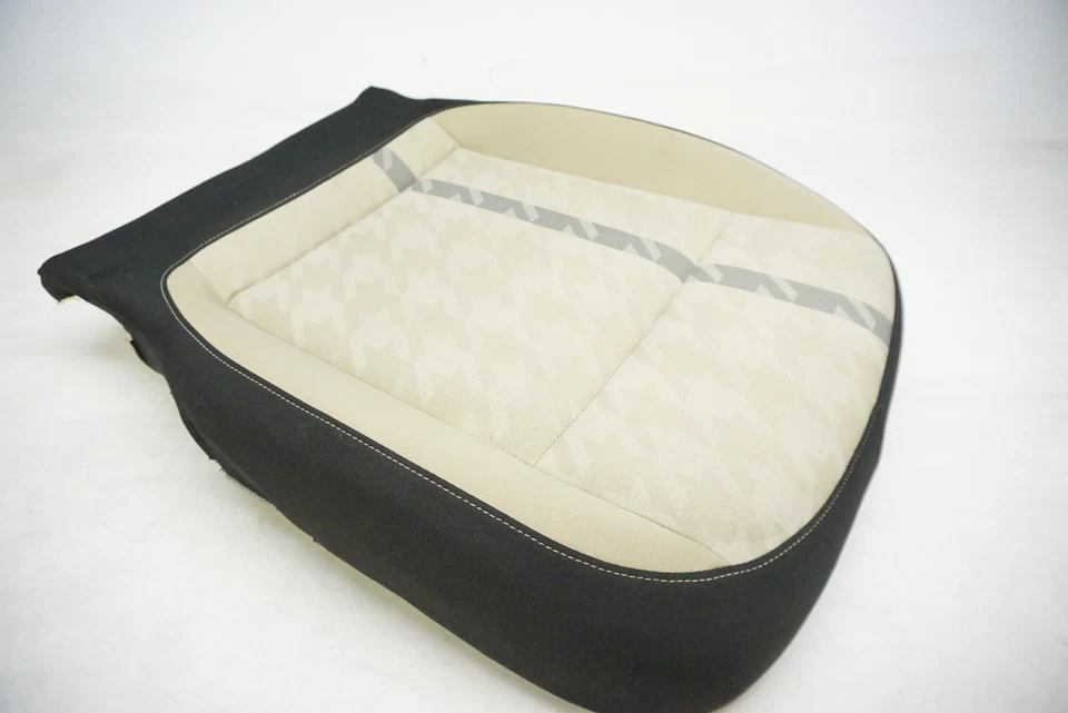 2018 Volkswagen Beetle чехол на подушку основания пассажирского сиденья 5C5881406BA - Изображение 2 из 4