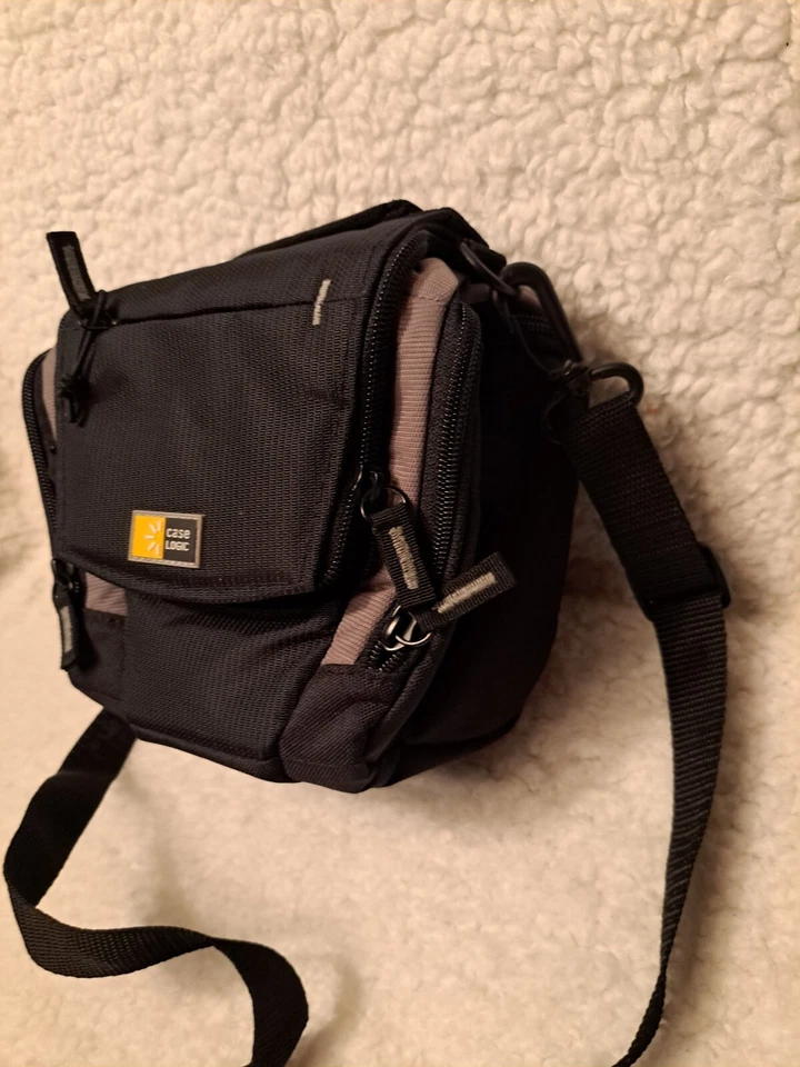 Case Logic CLI-TBC-306 SLR Holster Camera Case Padded w/ Pockets and Strap EUC - Image 2 of 4