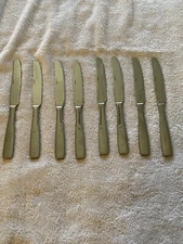 8 Dinner Knives Oneida GLOSSY Stainless Flatware 9.5”