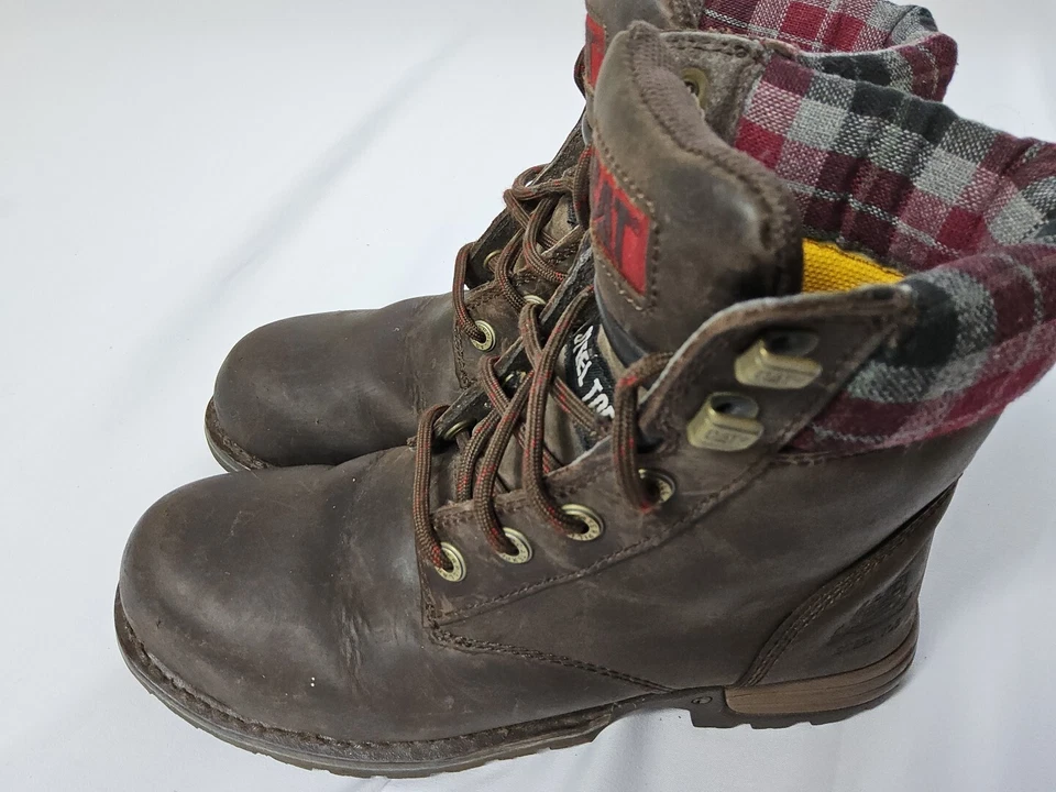CAT WOMEN'S BROWN LEATHER BOOTS PLAID FABRIC ACCENT STEEL TOE RUBBER SOLE 6.5 M  - Image 3 of 4