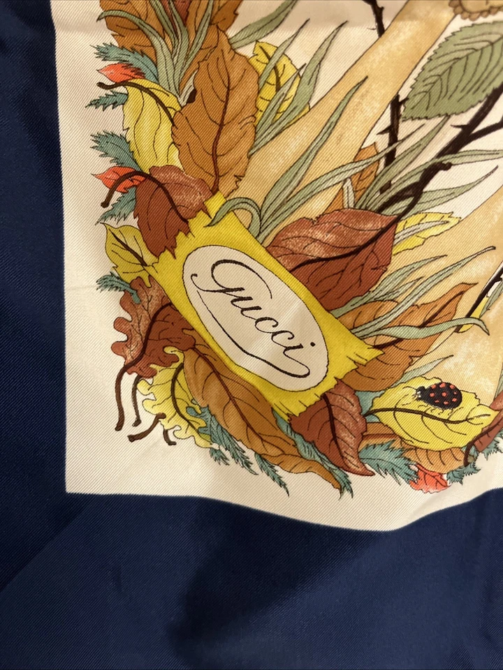 "Bufanda de seda rara GUCCI V. Accornero 34"" de colección insectos flores hongos" Foto 2 de 4