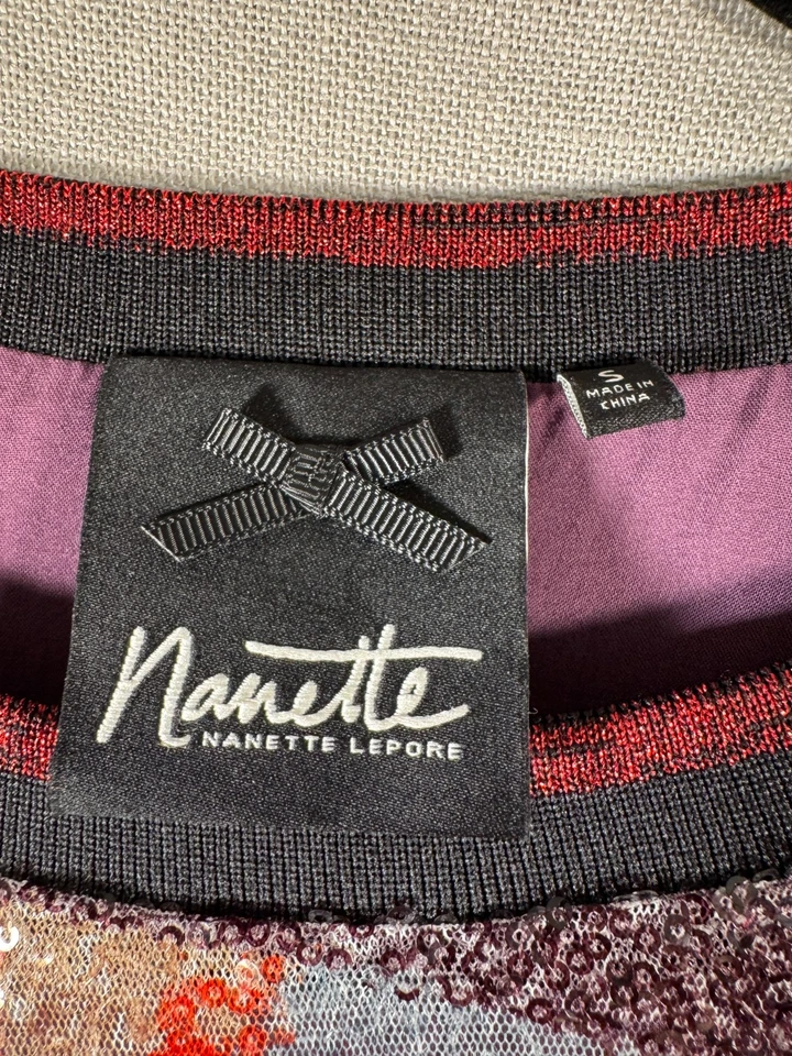 NANETTE LEPORE SEQUIN Flower Top Small PARTY Shirt Short Sleeves Lined Crew neck - Image 2 of 4