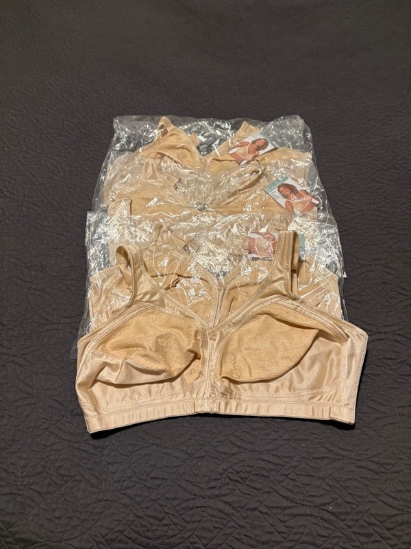 Underscore 40D Set of 4 Bras New one out of package Beige Color