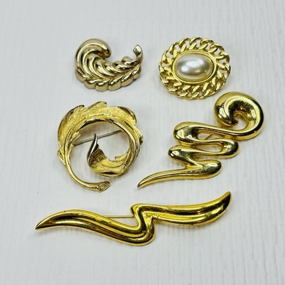 Lot of Vintage to Modern 5 Brooch Assortment Monet Napier Venus D906