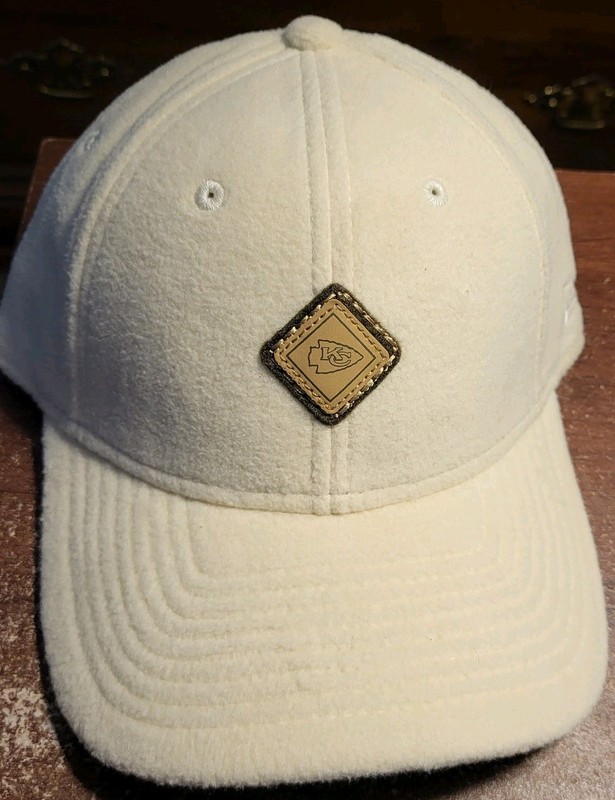 *NEW*Women's New Era NFL Kansas City Chiefs 9Forty Adjustable Hat Cream Fuzzy