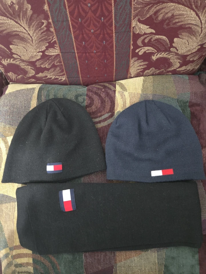 Tommy Hilfiger Bufanda, 2 Sombreros Nuevos, Nunca Usado Talla XL  Foto 4 de 4