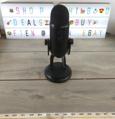 Blue Yeti Professional Multi-Pattern USB Condenser Microphone - Blackout W/cable