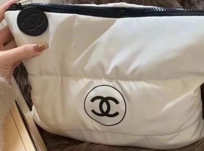 Beauty Pouch VIP New Chanel Cosmetic Makeup Case Organizer - Image 4 of 4