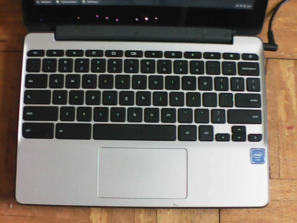 HP Chromebook 11-v020wm 16GB eMMC, Intel Celeron N, 4 GB RAM (No Charger ) Works - Image 3 of 4