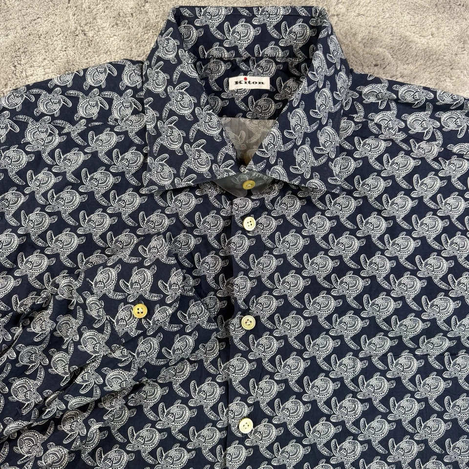 Camisa masculina Kiton nova sem etiquetas estampa de tartaruga preta branca 100% algodão com botões tamanho 45 - Imagem 2 de 4