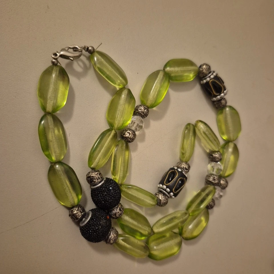 Halskette Limettegrün Und Schwarz Handgefertigte Perle - Bild 2 von 3