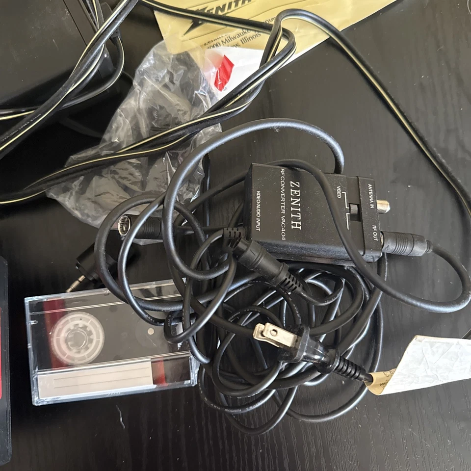 1980s Zenith VM6200 VCR Camcorder w/ Hard Case untested  - Image 4 of 4