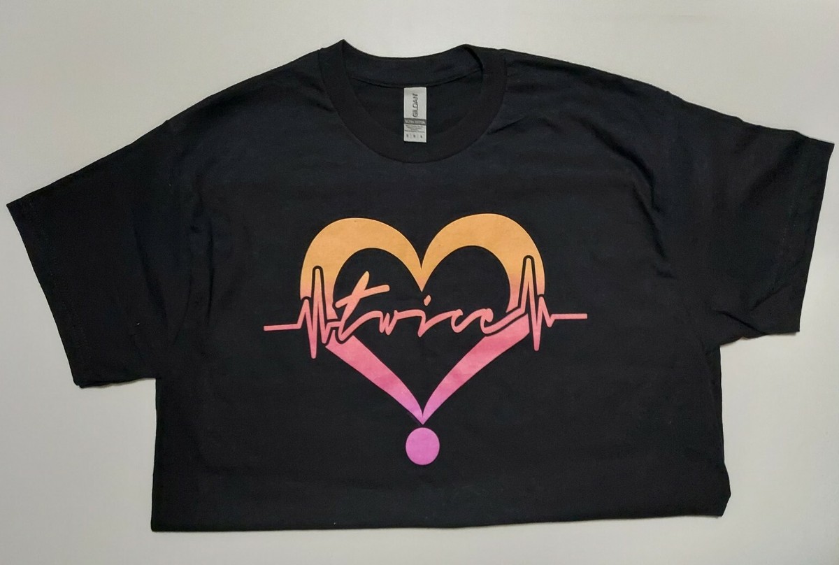 AUTHENTIC] 2022 TWICE 4th World Tour ENCORE Size M HEART Shirt