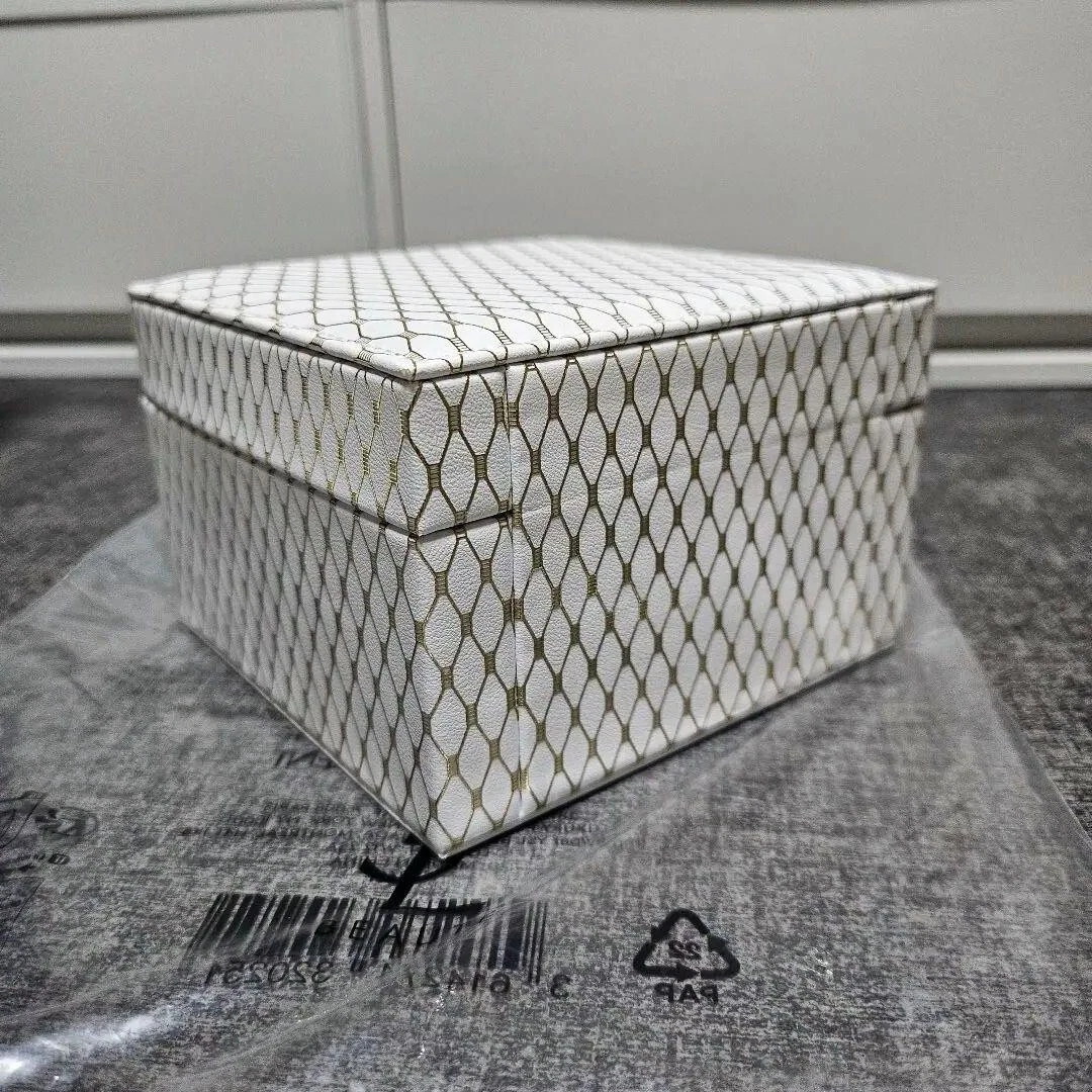 SAINT LAURENT (YSL) Yves Saint Laurent Vanity Cassapanca Natalizia Quantità Limitata L120xH80xP120mm Nuova