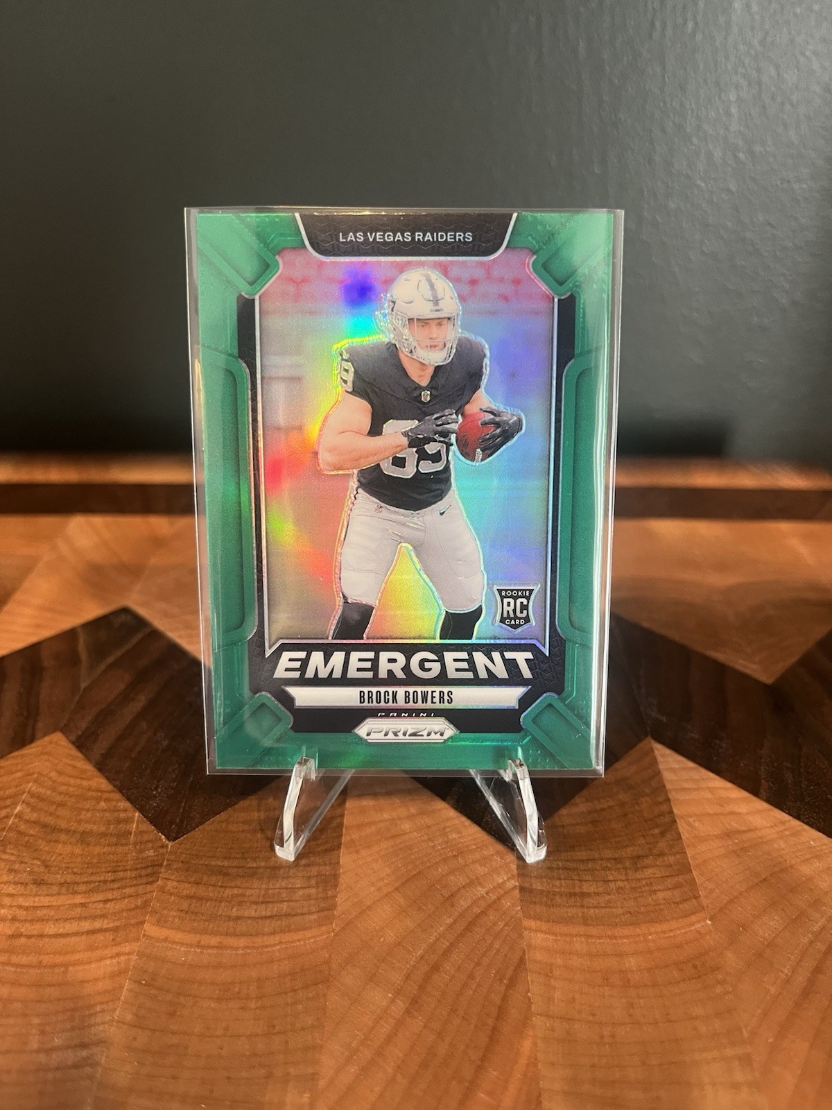2024 Panini Prizm - Emergent Brock Bowers #8 Green Prizm (RC)