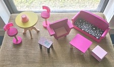 Sofá, silla, mesa, taburetes de madera para casa de muñecas Kidkraft de 9 piezas...