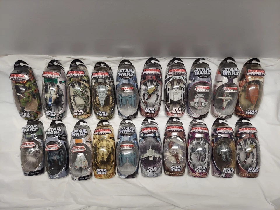 *Tú eliges y eliges una* Micro máquinas Galoob fundidas a presión Star Wars Titanium Series Foto 2 de 4