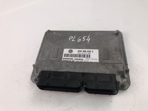 VW POLO 9N Motorsteuergerät ECU 03D906032C 20343682