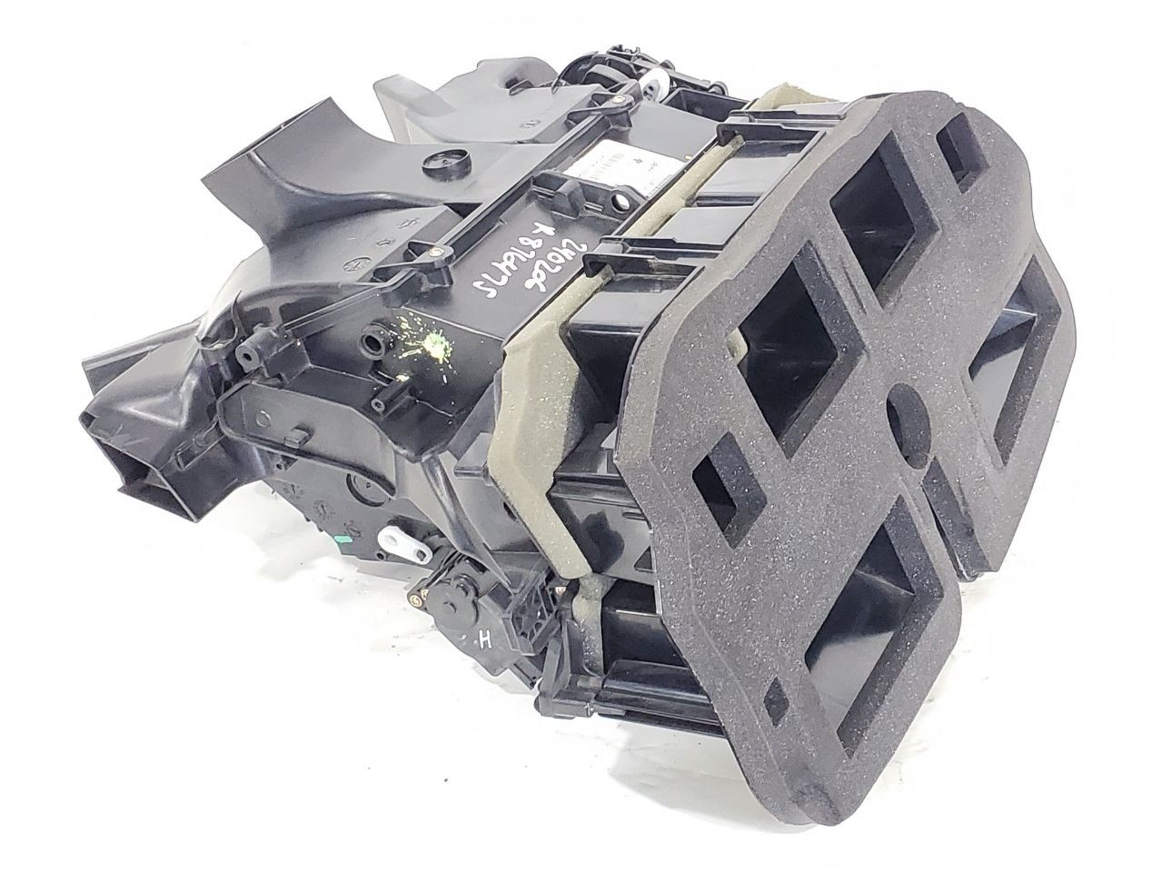 2018 Maserati Levante OEM AC Heater Core Evaporator Housing Case Blower Motor