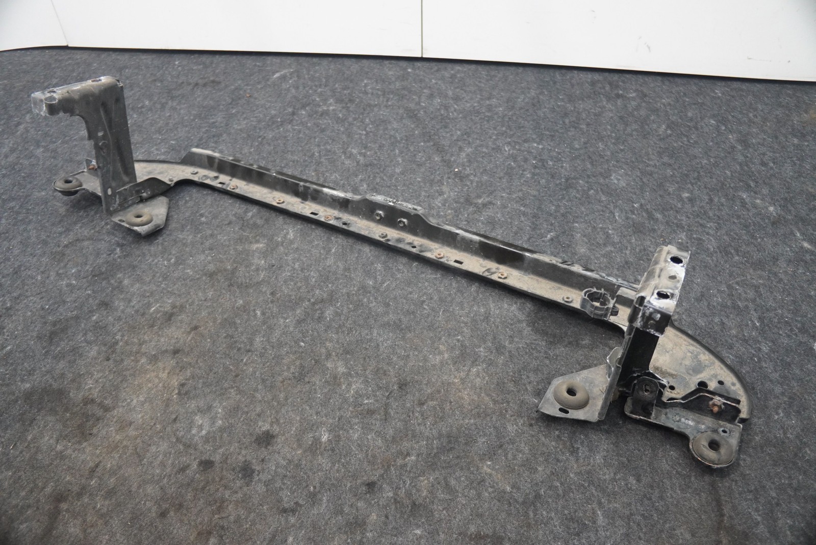 Front Lower Radiator Support Crossmember 670035458 Maserati Quattroporte M156