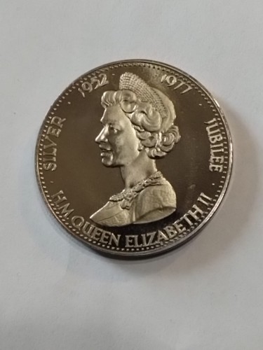 1977 QUEEN ELIZABETH II SILVER JUBILEE CELEBRATION SOUVENIR MEDAL ORIGINAL CASE