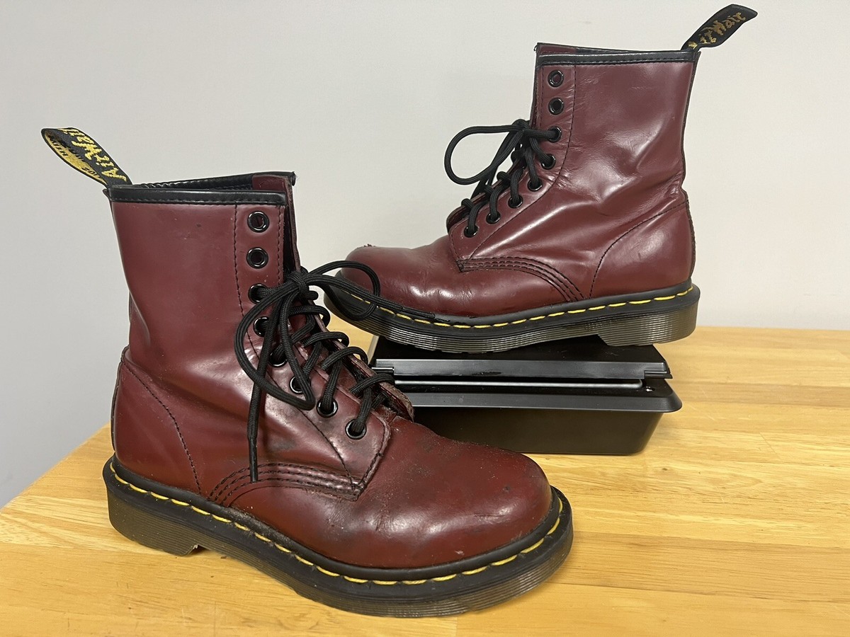 靴 Dr.Martens 8EYE BOOT Dr. Martens 1460 8 Eye Leather Boots in Black | REVOLVE