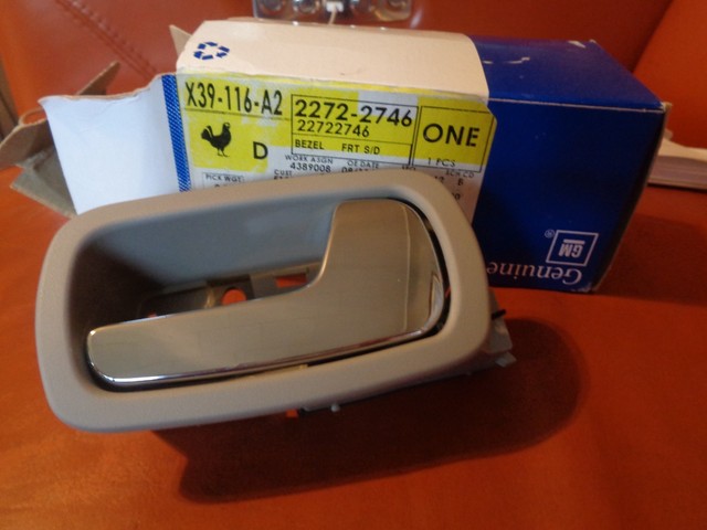 New Door Handle Front Passenger Right Side Chevy RH Hand GM1353167 22722746