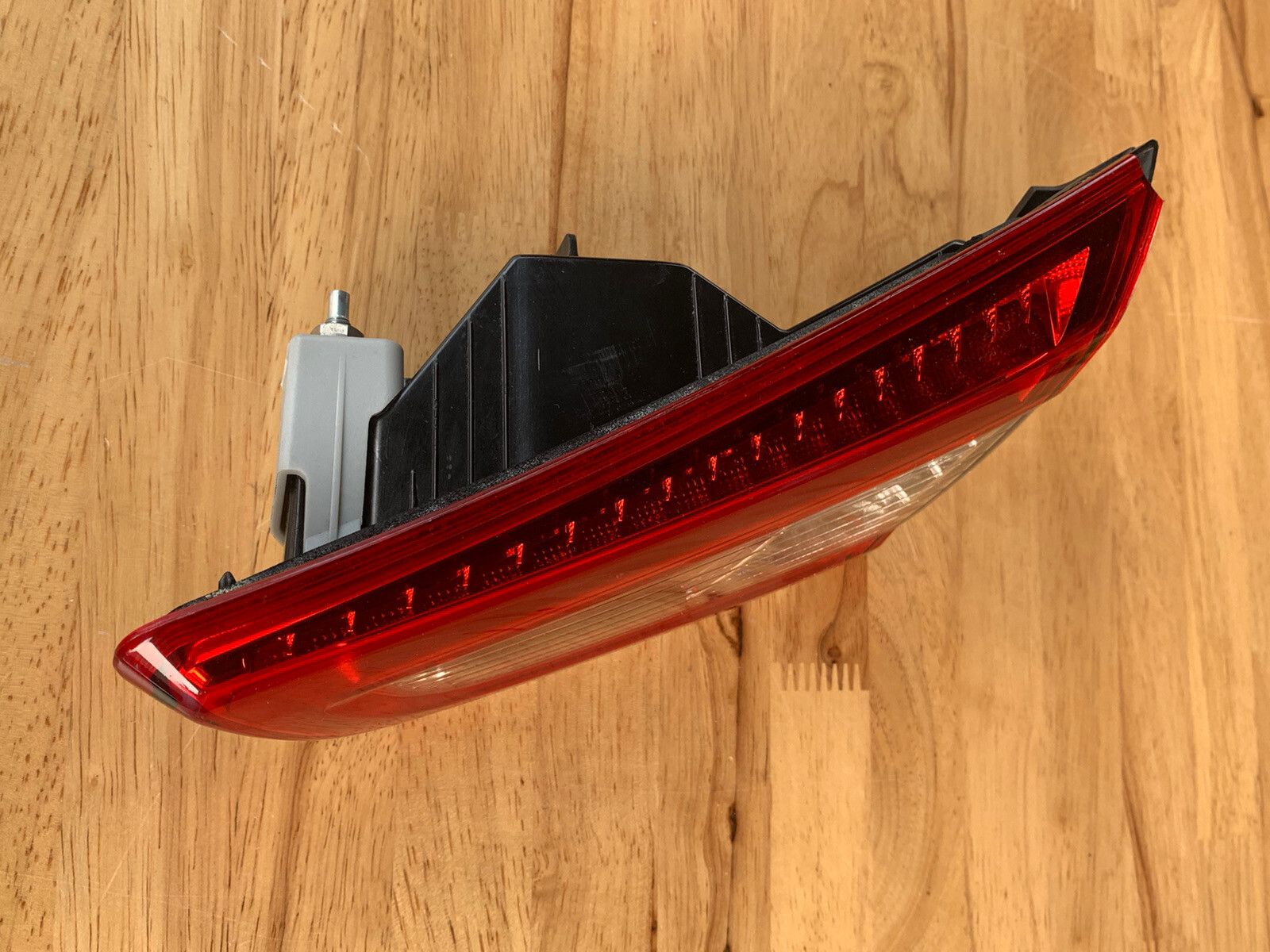 2014-2020 MASERATI GHIBLI REAR RIGHT PASSENGER INNER TAILLIGHT LIGHT LAMP OEM