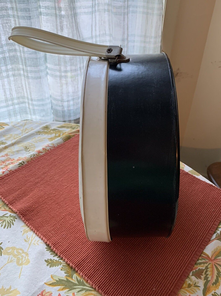 Nice vintage Ideal Tammy Misty hat box style doll Case with Misty doll