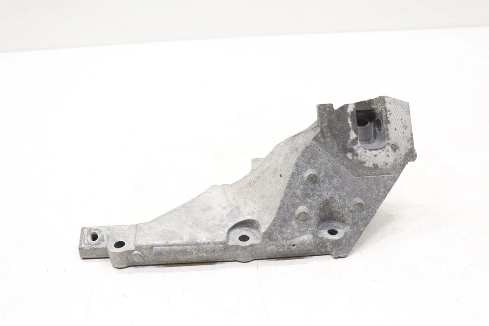 Mercedes Clase GLS 2017 montaje del cuadro del motor Foto 4 de 4