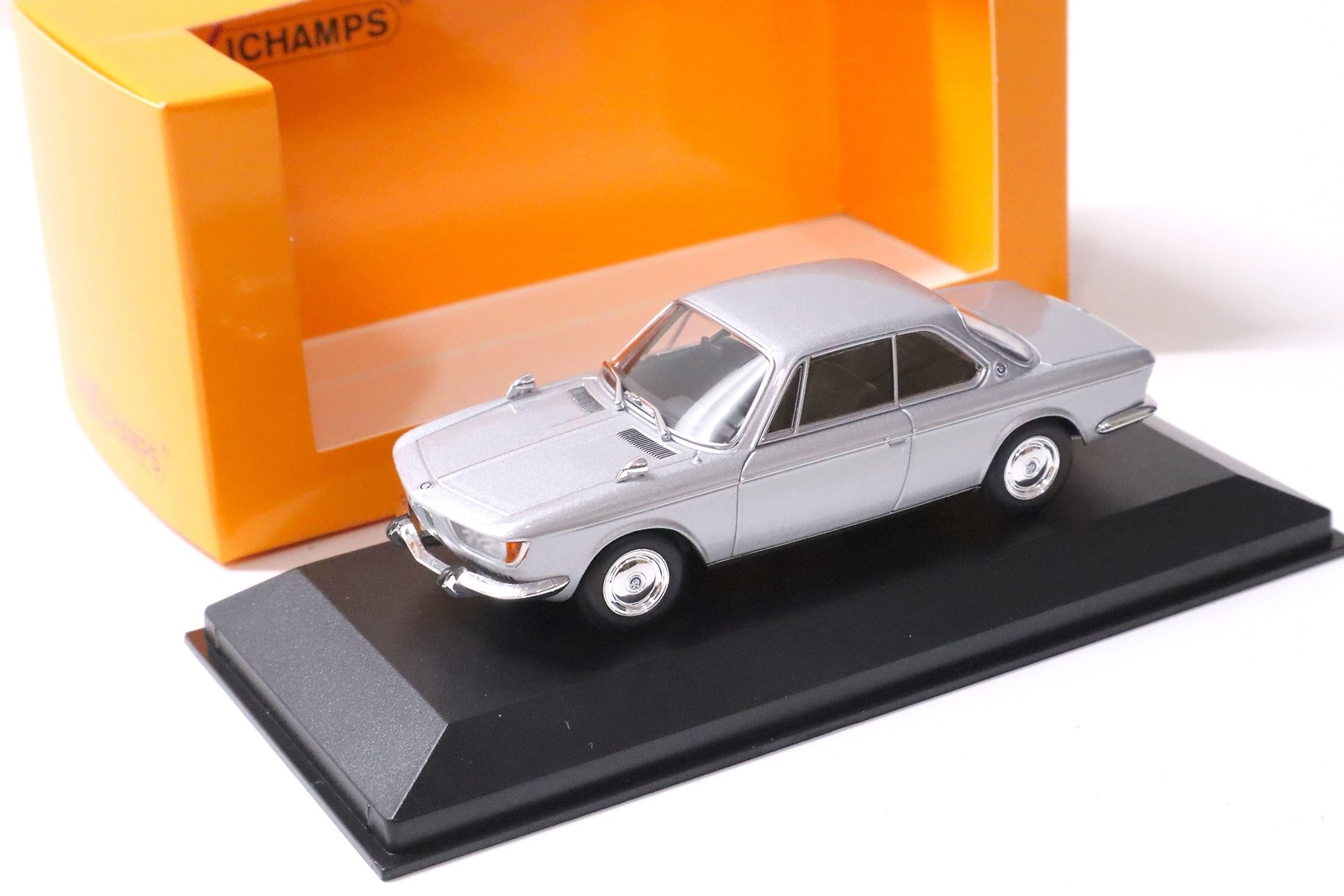 1:43 Minichamps BMW 2000 Cs Coupe 1967 Silver