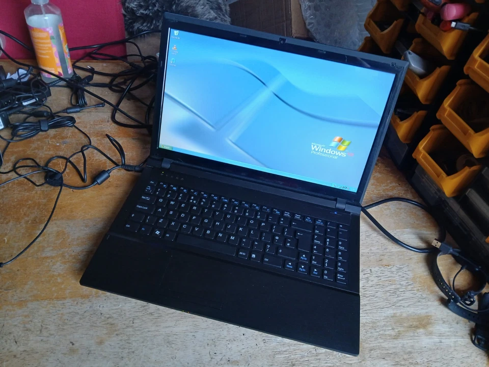 SERIOUSLY FAST Core i3 Windows XP Laptop--15.6" + HDMi + 320GB HD + 4GB RAM (R1) - Image 4 of 4