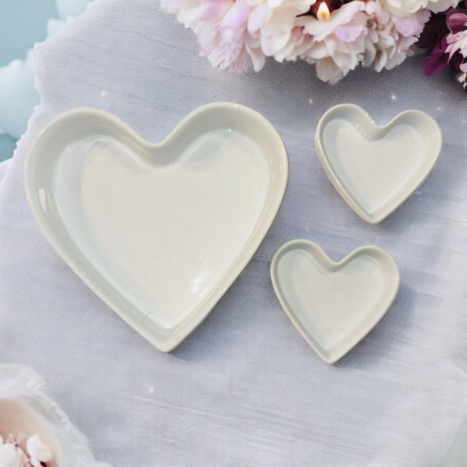 White Heart Shaped Set of 3 Baking Pan, Oval Safe, Microwave, Dishwasher Safe